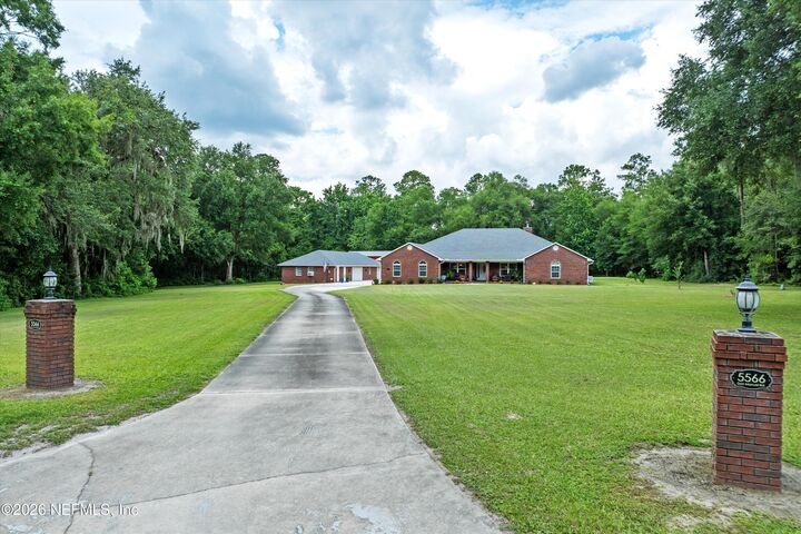 Property Photo: 5566 Don Manuel Road FL 32033