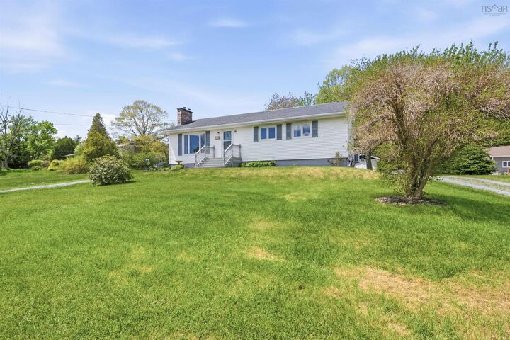 512 Windsor Junction Road — photo 1