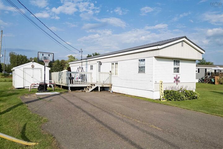 16 Lorne Crescent — photo 1