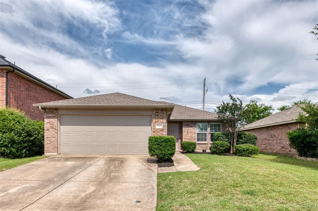 Property Photo:  9020 Noontide Drive  TX 76179 