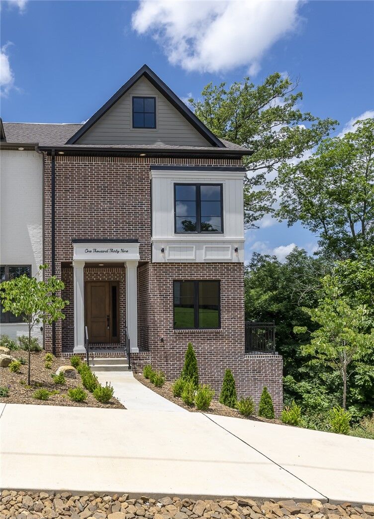 Property Photo:  1039 NW A Street  AR 72712 