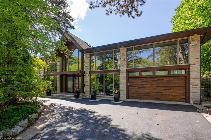 Property Photo: 1510 Pinetree Crescent ON L5G 2S8