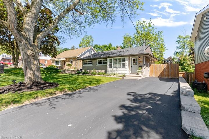 Property Photo:  42 Fourth Avenue  ON N1S 2E1 