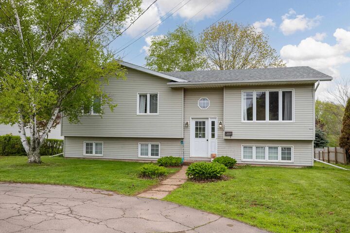 136 Stratford Road — photo 1