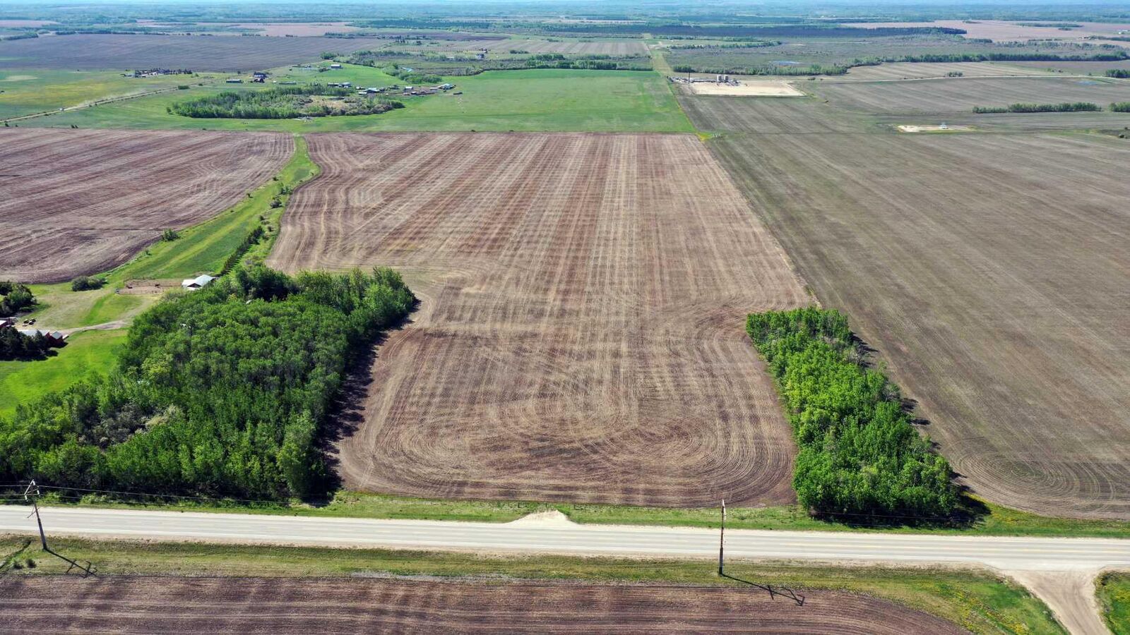 Property Photo: 712 Twp Road AB T8W 5A1