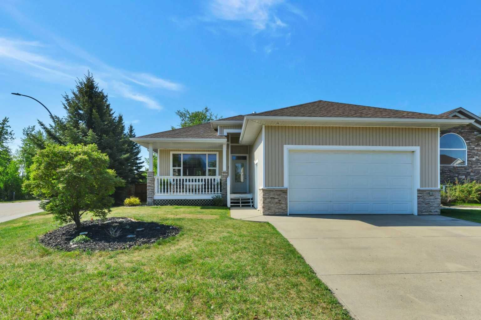 Property Photo: 1 Spruce Close AB T4L 2L3