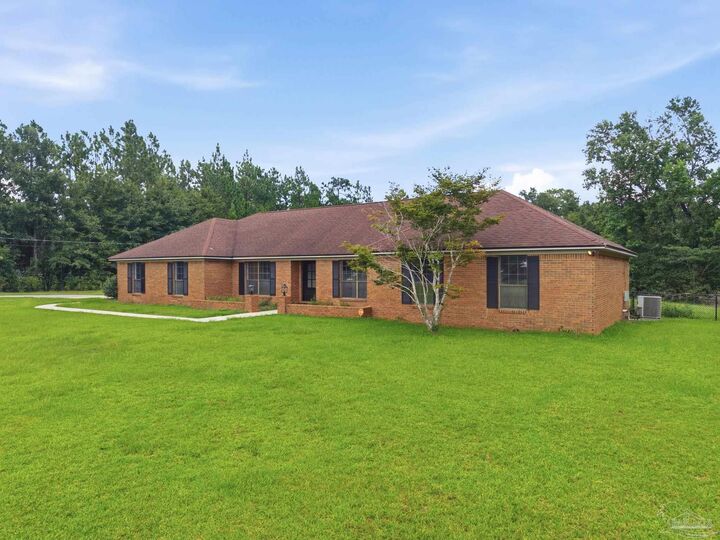 Property Photo: 7190 N Hwy 95A FL 32577