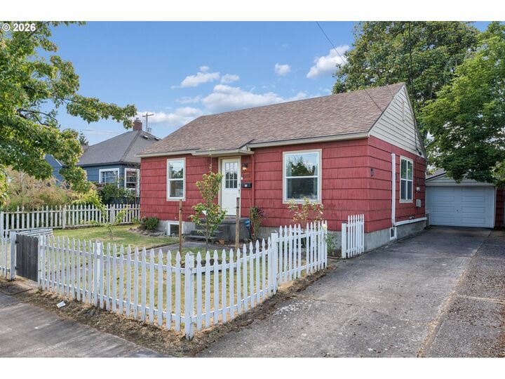 Property Photo:  1215 NE 81st Ave  OR 97213 