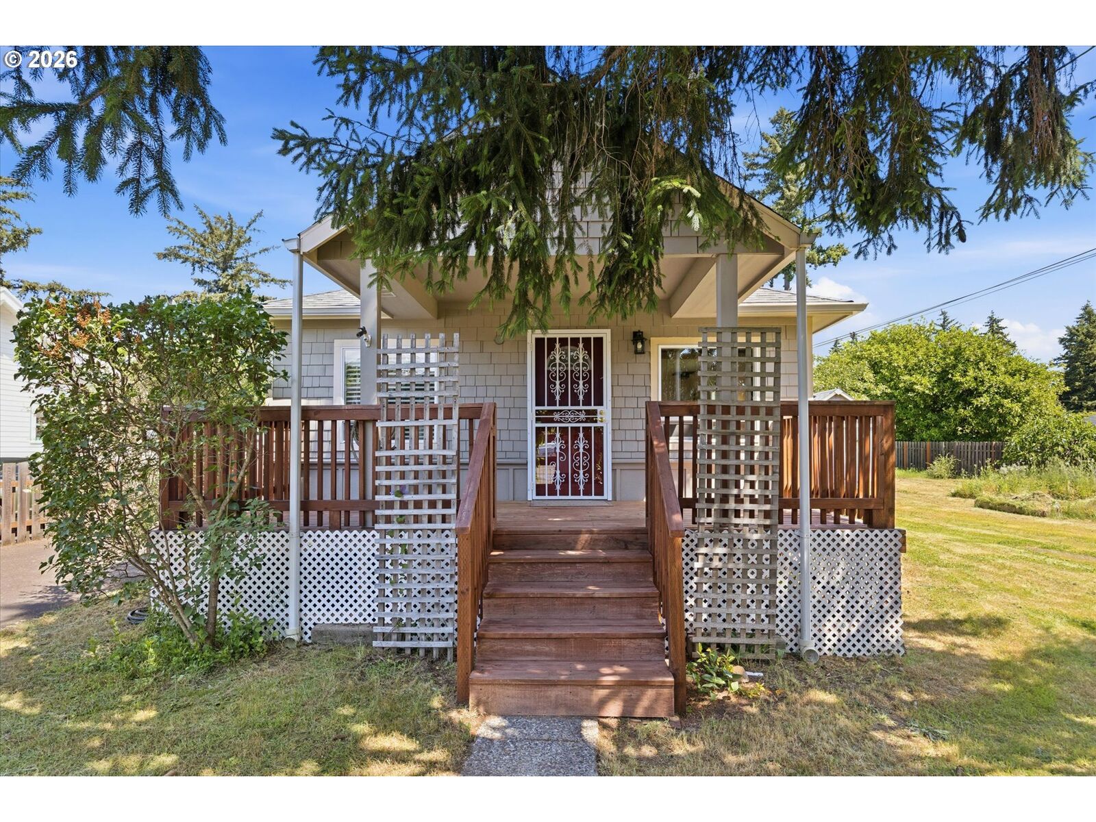 Property Photo: 8327 SE Clatsop St OR 97266