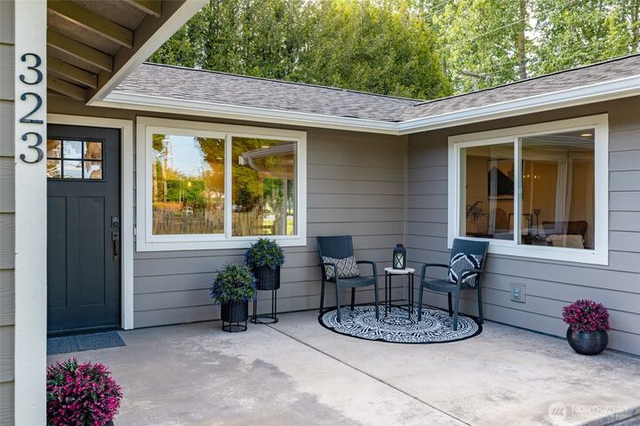 Property Photo: 323 W King Tut Road WA 98226
