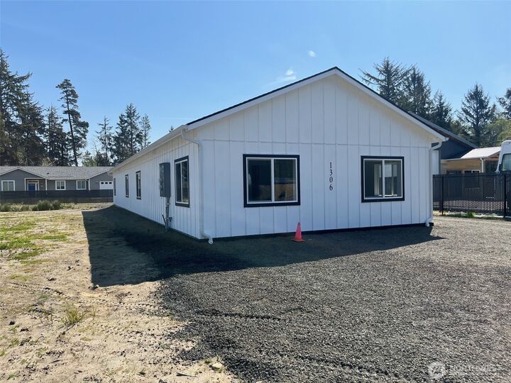 Property Photo:  1306  Melbourne Court  WA 98595 