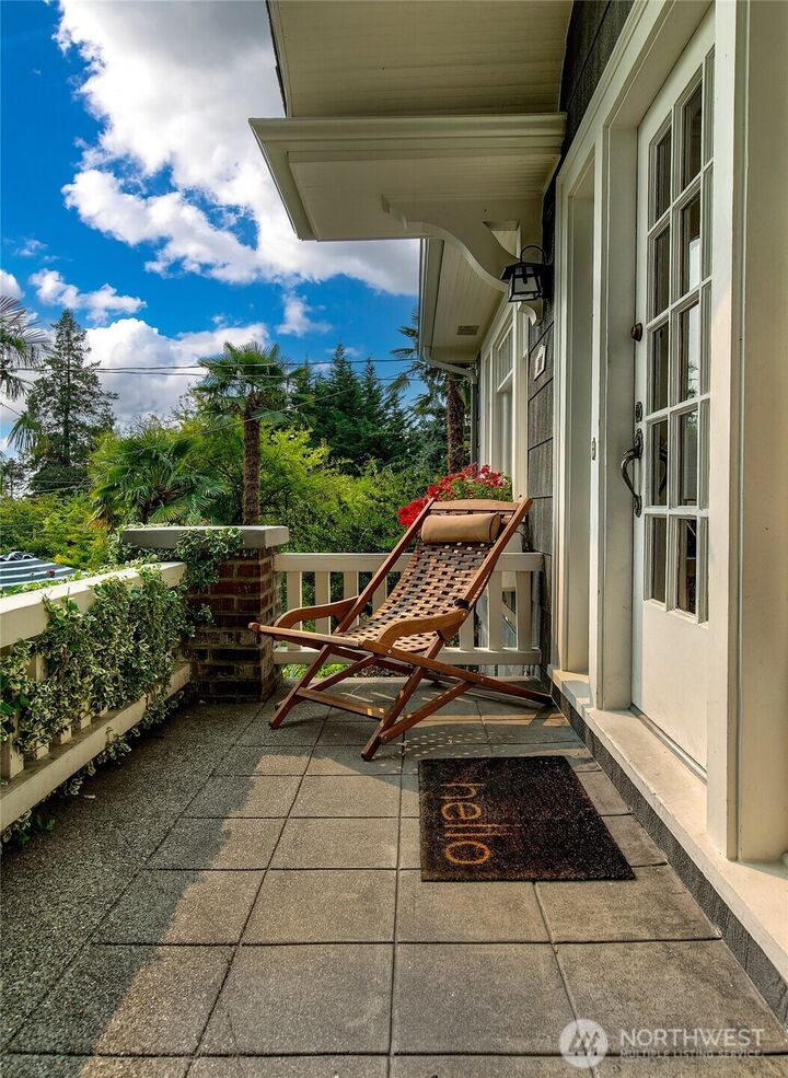 Property Photo: 707 Lake Washington Boulevard S WA 98144