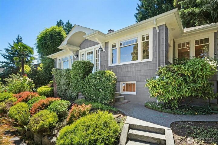Property Photo:  707  Lake Washington Boulevard S  WA 98144 