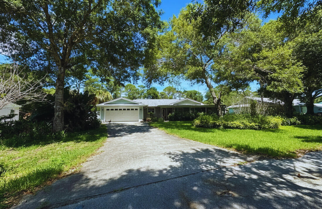 Property Photo: 2725 47th Avenue FL 32966