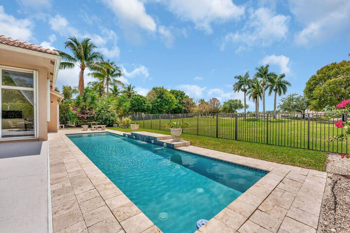 Property Photo:  2491 Eagle Run Drive  FL 33327 