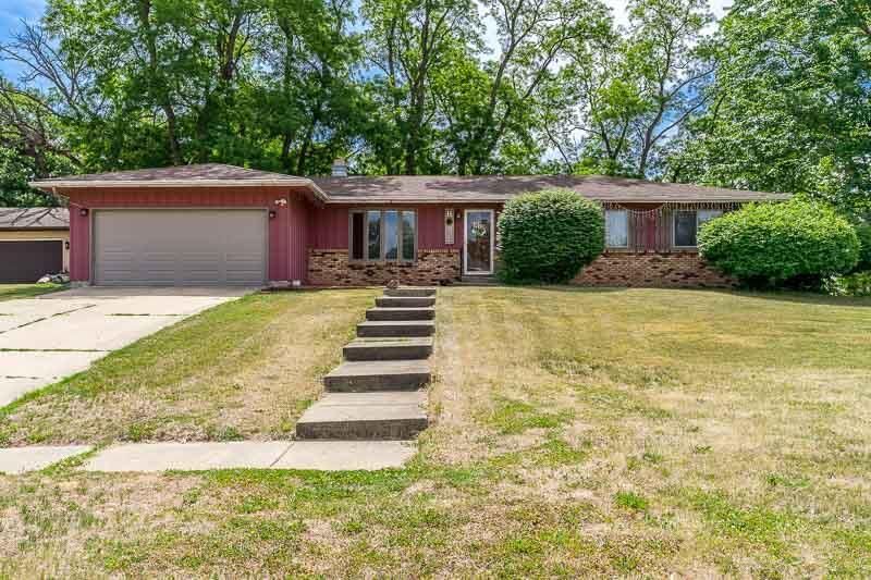 Property Photo:  1749 Oak Leaf Drive  IL 61080 
