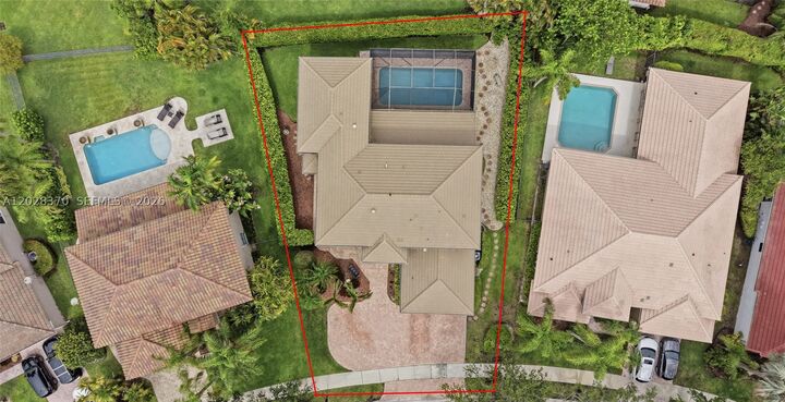 Property Photo: 2608 Oakbrook Ct FL 33332