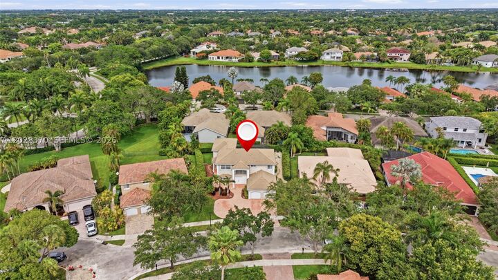 Property Photo: 2608 Oakbrook Ct FL 33332