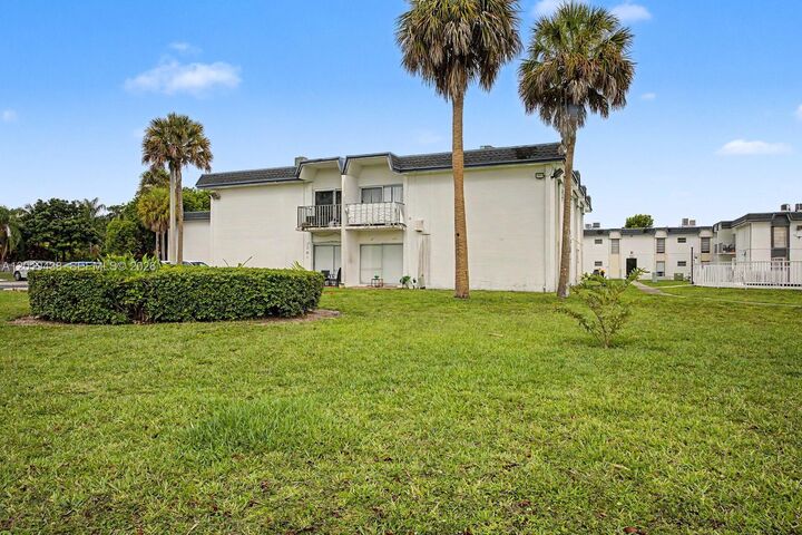 Property Photo: 7256 SW 94th Pl A8 FL 33173