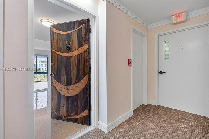 Property Photo:  1600 S Bayshore Ln 6A  FL 33133 