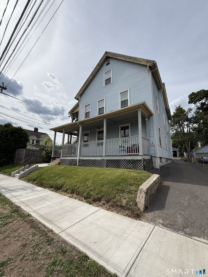 Property Photo:  125 Columbia Street 2ff  CT 06052 