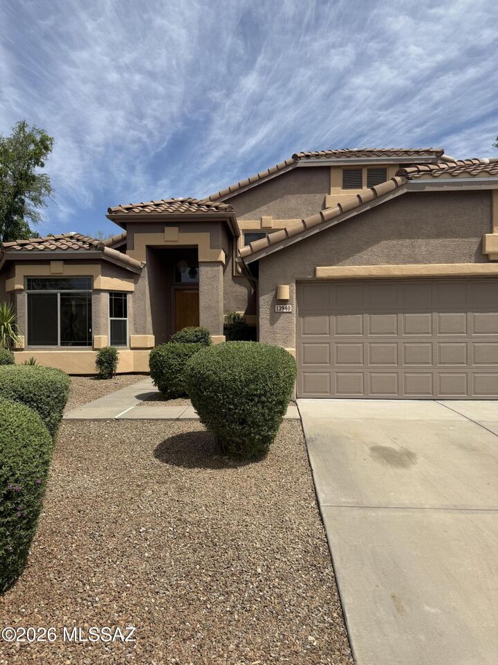 Property Photo:  13940 N Eddington Place  AZ 85755 