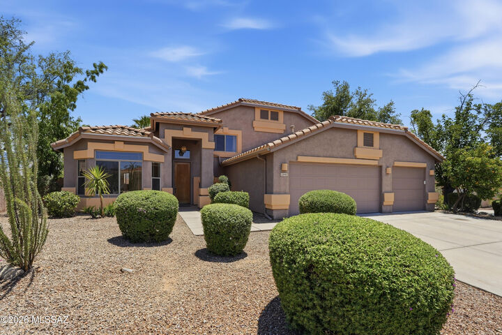 Property Photo:  13940 N Eddington Place  AZ 85755 