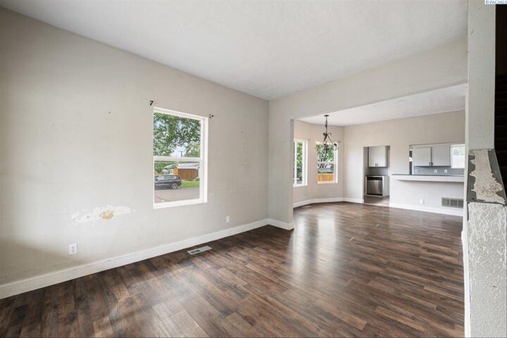 Property Photo:  1404 Grant Ave  WA 99350 