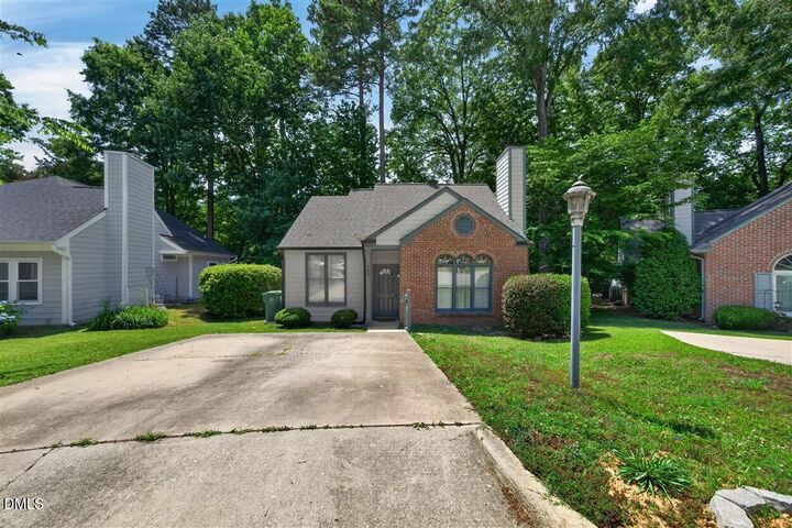 Property Photo: 105 Ellsworth Place NC 27511