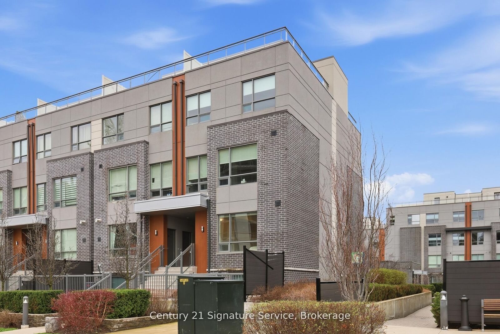 Property Photo: 1238 Cawthra Road 2 ON L5G 0B6