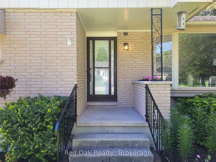 Property Photo: 1040 Huron Terrace ON N2Z 1E5