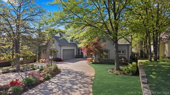 Property Photo: 6902 E 115th Place OK 74008