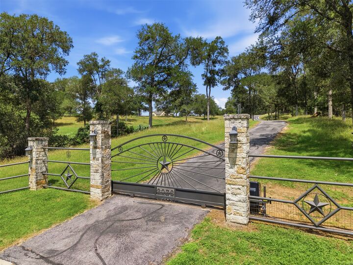 Property Photo: 2936 Fm 1704 TX 78621