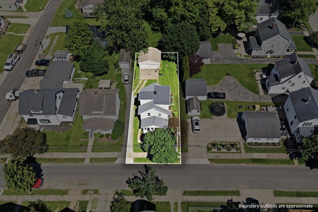 Property Photo: 1013 Chestnut St OH 44805