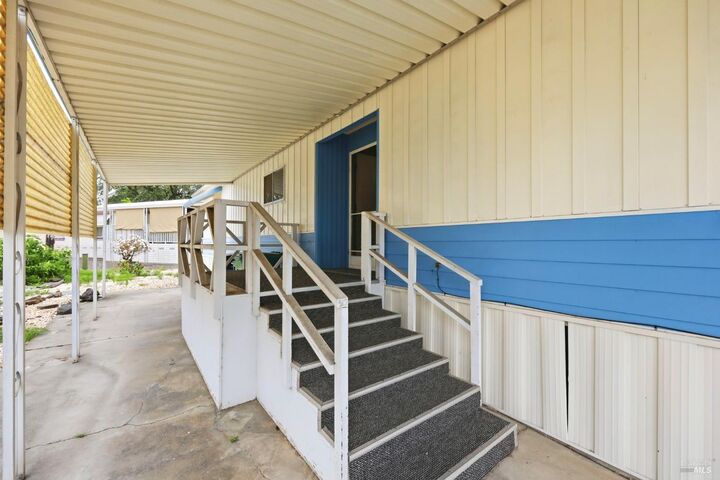 Property Photo:  512 Colonial Park Drive  CA 95403 