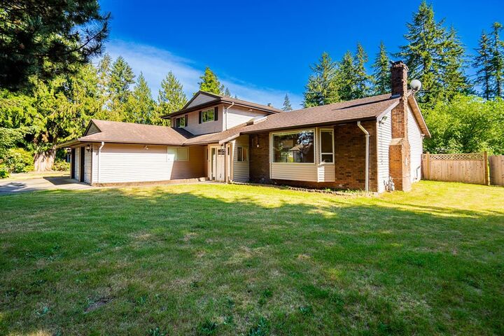 Property Photo: 25016 59 Avenue BC V4W 1T4