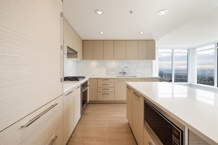 Property Photo: 6700 Dunblane Avenue 2508 BC V5H 0J3