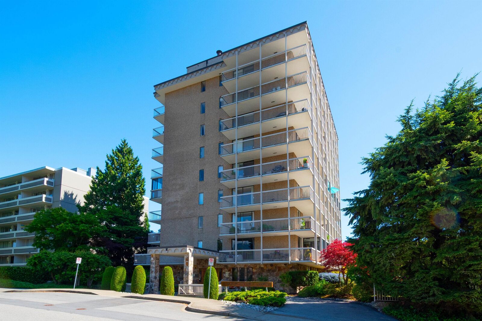 Photo de la propriété:  1390 Duchess Avenue 402  BC V7T 1H6 