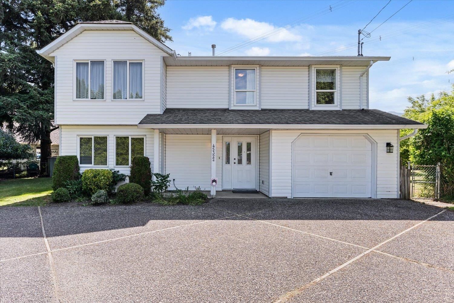 Photo de la propriété:  45322 Balmoral Avenue  BC V2R 2M4 