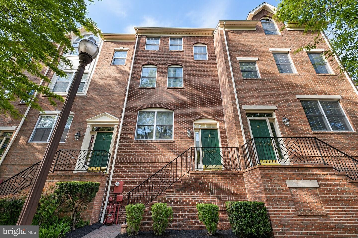 Property Photo: 2621 Fairfax Drive VA 22201