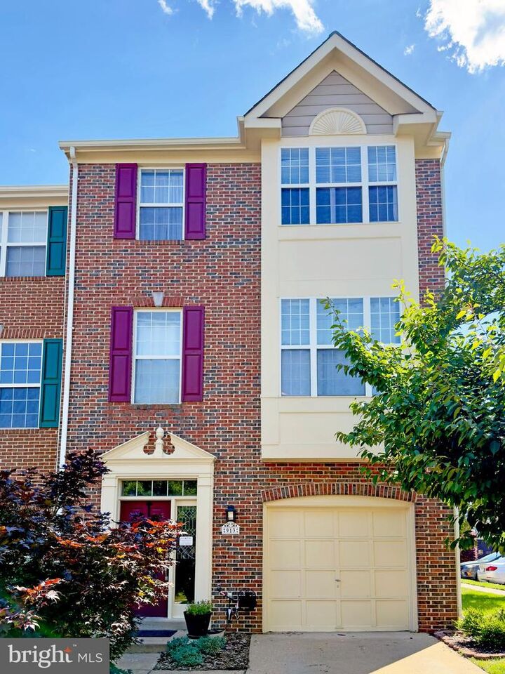 Property Photo:  913 Freshes Lane  VA 22191 
