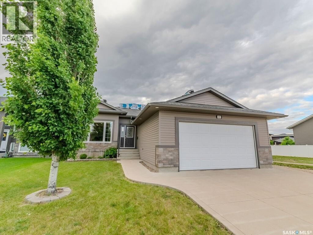 Property Photo:  625 Reimer Road  SK S0K 0A2 