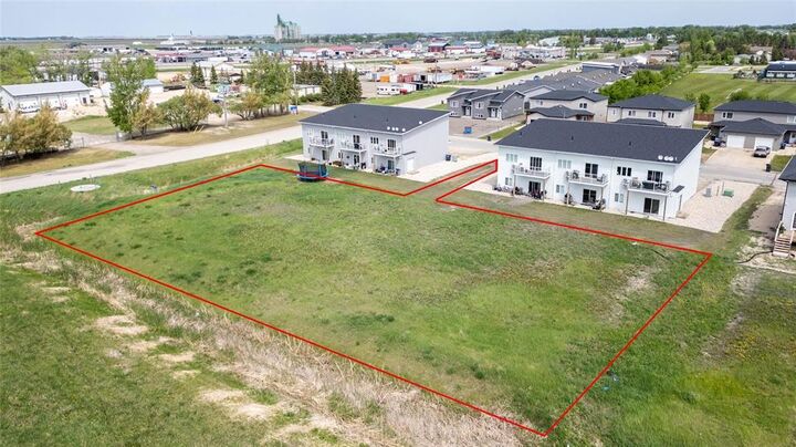 Property Photo:  8 Agassiz Trail  MB R0G 1K0 