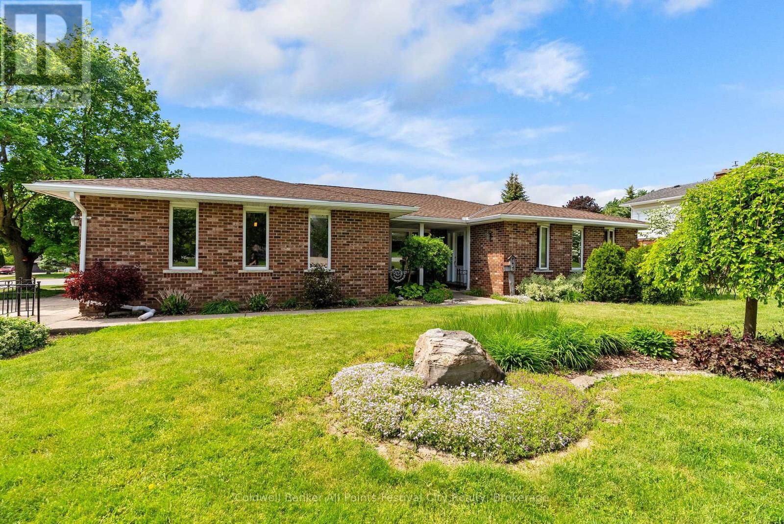 Property Photo:  30 Mohawk Crescent  ON N0M 1L0 