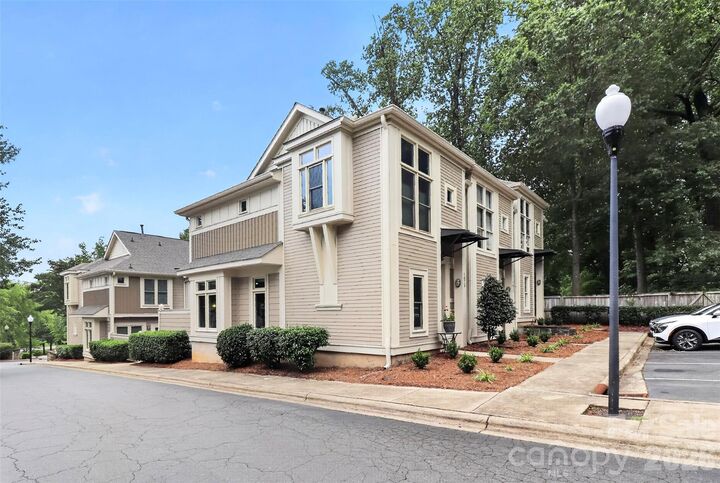 Property Photo: 1073 Park West Drive NC 28209