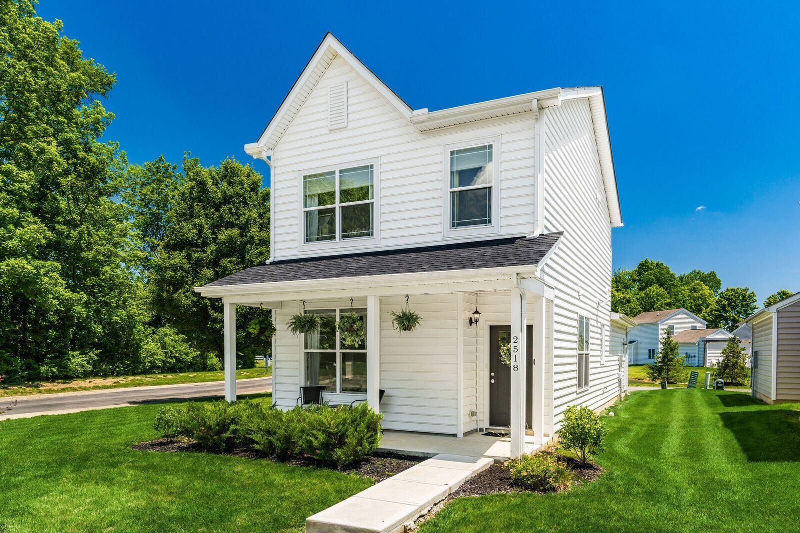 Property Photo: 2518 Tree Knoll Court OH 43219