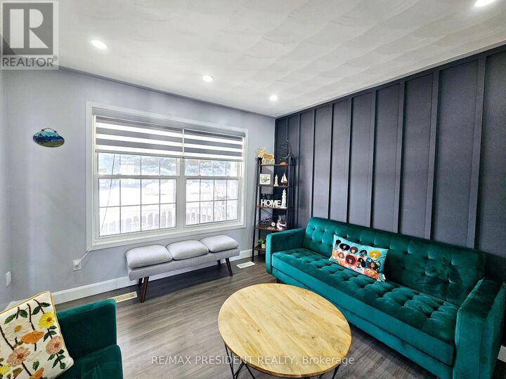 Property Photo: 32 Algonquin Road ON N4T 1R8