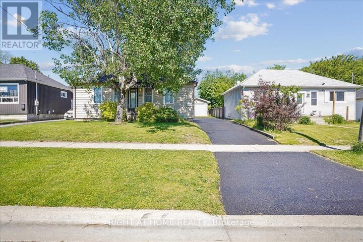 Property Photo:  809 Rowena Street  ON L1H 4Z6 