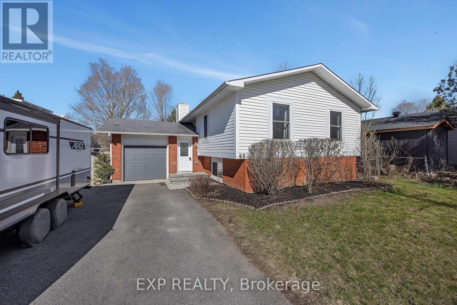 Property Photo:  46 Nelson Street West  ON K7C 3X2 