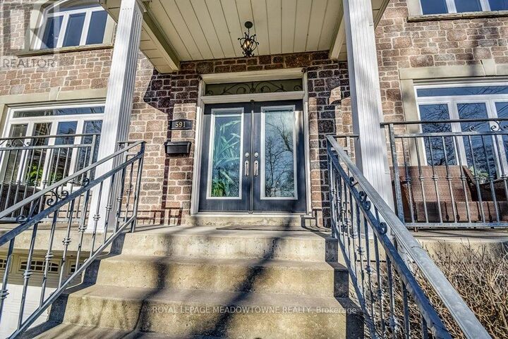 Property Photo:  591 Lakeside Avenue  ON L5G 1N7 